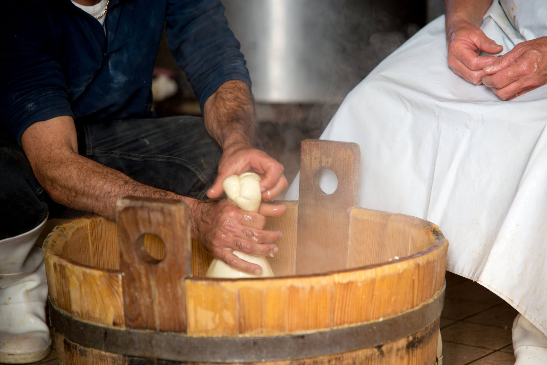 Alto Molise Capracotta isernia how to make italian typical cheese